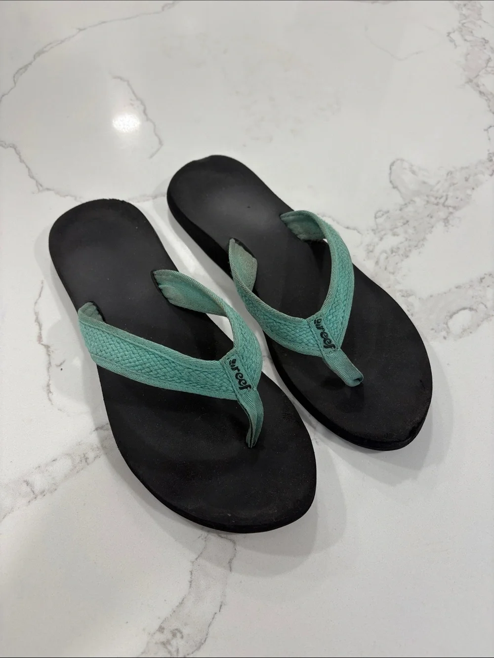 Reef Women’s Black Flip Flop Sandals with Teal Straps Size 8 🩴